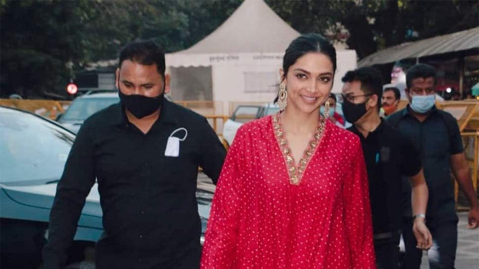 Deepika Padukone seeks Bappa&#039;s blessings, visits Siddhivinayak Temple ahead of &#039;83&#039; release