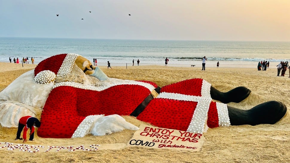 Natal 2021: Seniman pasir pemenang penghargaan Sudarsan Pattnaik menciptakan patung pasir Sinterklas dengan 5.400 mawar, foto menjadi viral |  berita viral