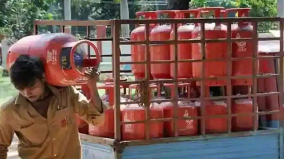 Book LPG cylinder and get Rs 2700 back: Check Paytm’s cashback offer on buying cooking gas