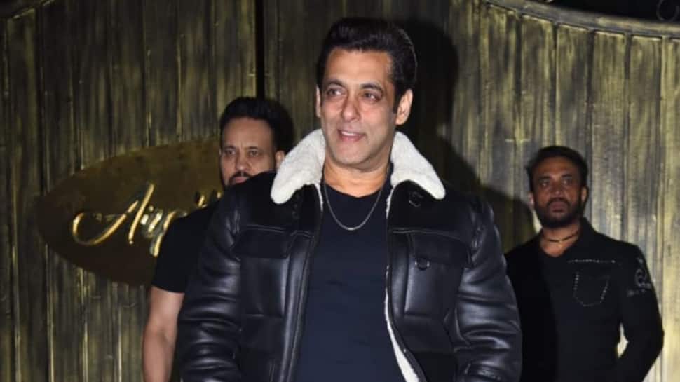 Salman Khan poses for paps outside Panvel Farmhouse on birthday, they shout ‘Love you bhaijaan’: VIDEO