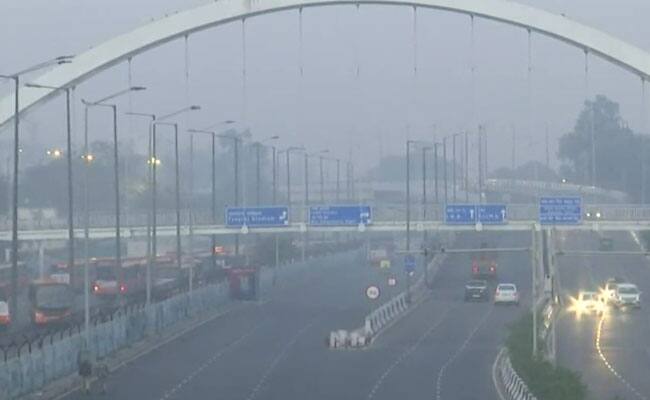 Delhi's air quality remains 'severe', AQI at 433; light rains predicted over NCR