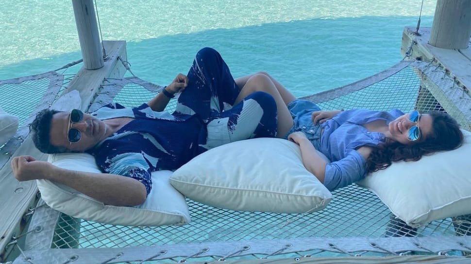 Akshay Kumar wishes Twinkle Khanna on birthday with a mushy rhyme, shares photo from Maldives