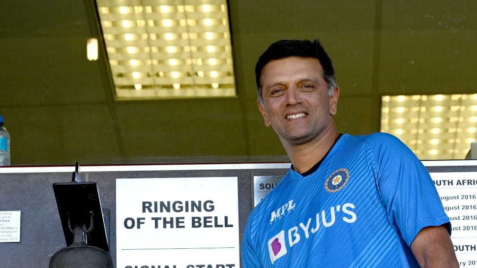 IND vs SA 1st Test: Rahul Dravid rings bell before start of play on Day 4, pic goes viral