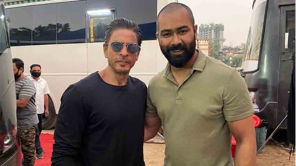 Shah Rukh Khan&#039;s photo from film sets goes viral, fans ask if it is from &#039;Pathan&#039;