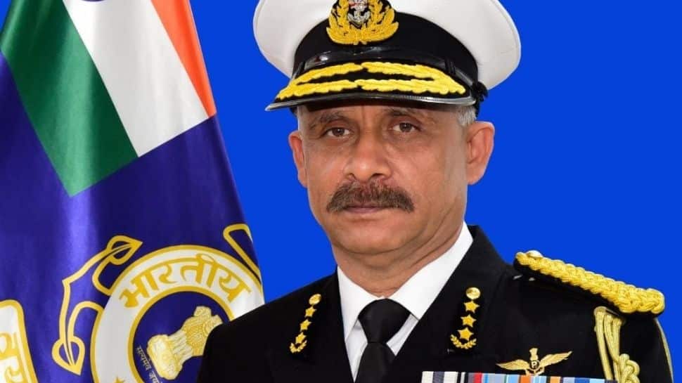 Direktur Jenderal VS Pathania mengambil alih sebagai Kepala Penjaga Pantai India ke-24 |  Berita India