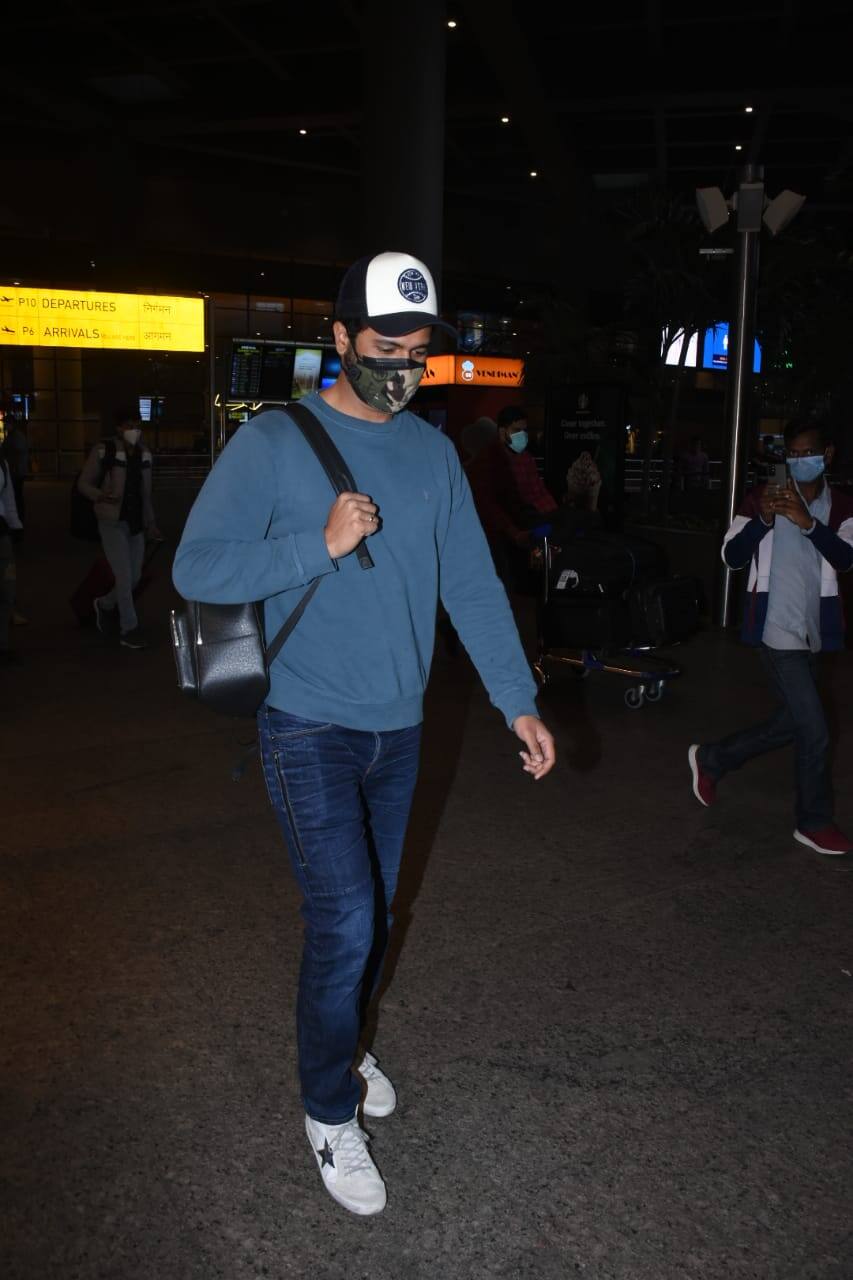 Vicky Kaushal at Mumbai airport