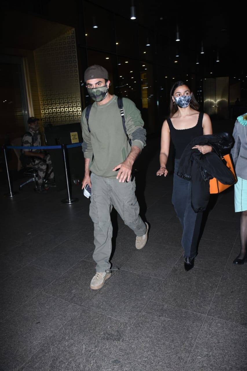 Alia Bhatt airport look