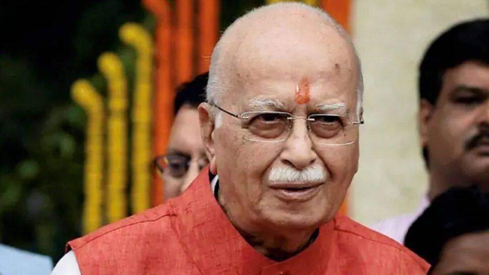 BJP Goa honours Congress leader, attacked for sidelining LK Advani instead