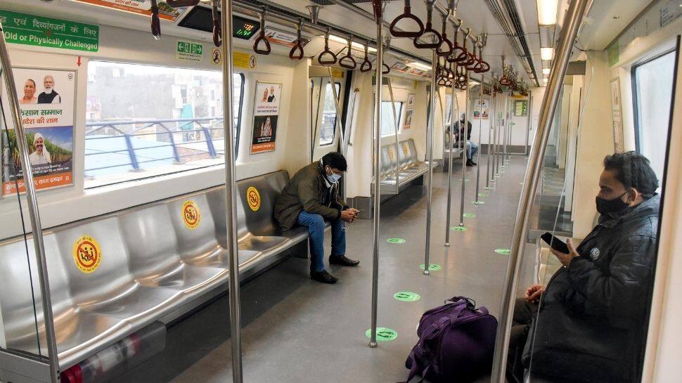 Weekend curfew: Empty Metros ply in Delhi 