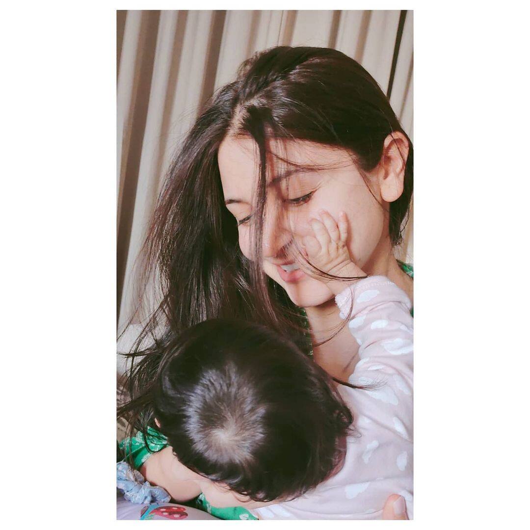 Anushka shares photo of newborn Vamika