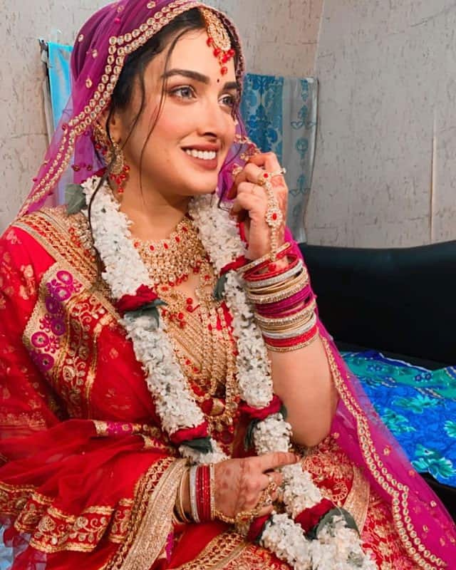 Aamrapali Dubey looks stunning in bridal avatar