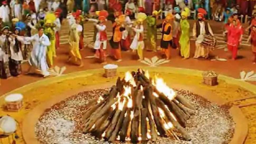 Lohri 2022: Time for Sunder Mundriye ho! folk songs, WhatsApp messages to send on this festive day!