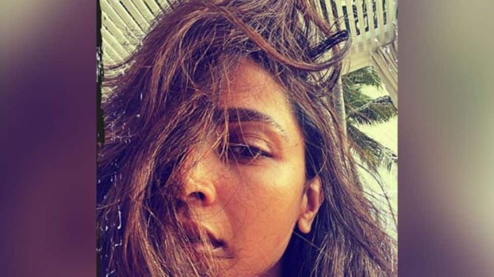 Deepika Padukone ‘fails miserably&#039; while trying &#039;hair flipping&#039;, here&#039;s proof!