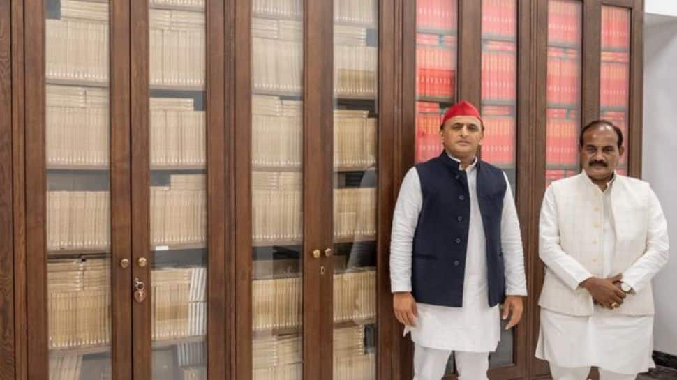 ‘Mela Hobe’: Akhilesh Yadav&#039;s dig at BJP as he welcomes ex-UP minister Dara Singh Chauhan in party