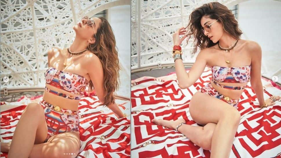 Ananya Pandey Sex Xxx - Ananya Panday sets internet ablaze with sexy bikini pics! | News | Zee News