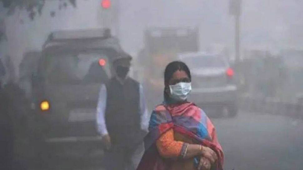 Delhi witnesses dense fog; Capital’s air quality deteriorates to 'very poor' category