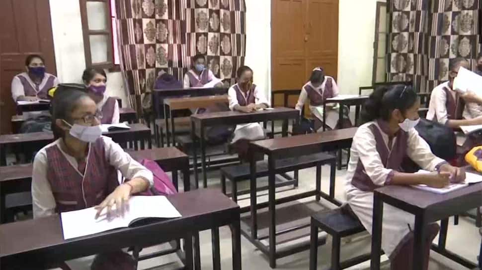 Tidak ada jam malam di Kerala tetapi sekolah kembali ke mode online saat kasus Covid-19 memuncak |  Berita Kerala
