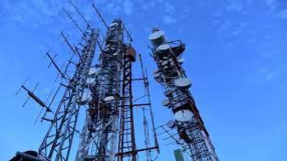 Budget 2022: Telcos seek refund of Rs 35,000 cr input tax credit, GST waiver on licence fee, SUC thumbnail