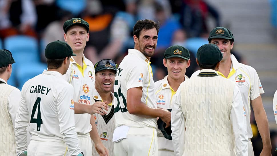 Ashes: Australia lead England by 152 as 17 wickets tumble on Day 2