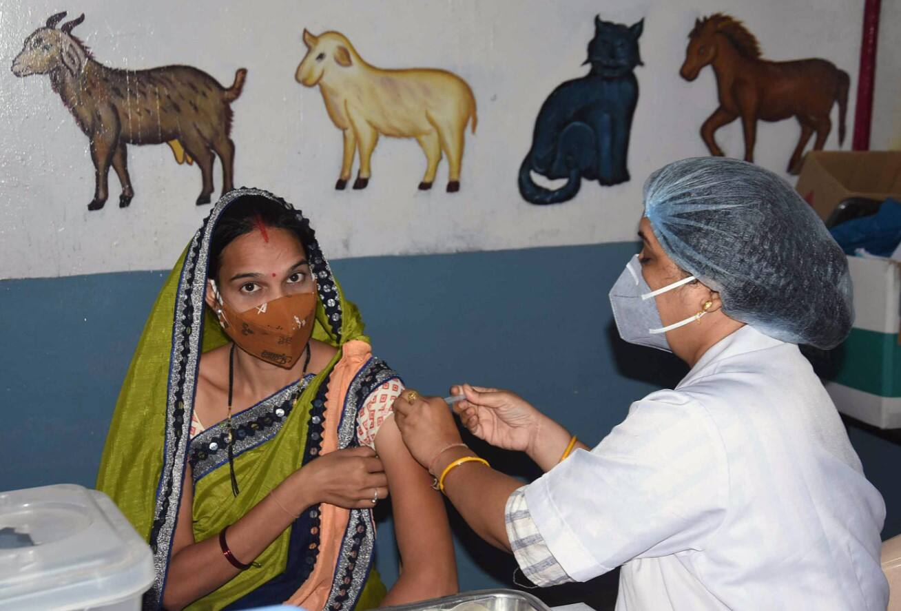 India`s Covid-19 vaccination drive completes one year today, over 156 crore vaccine doses given so far thumbnail