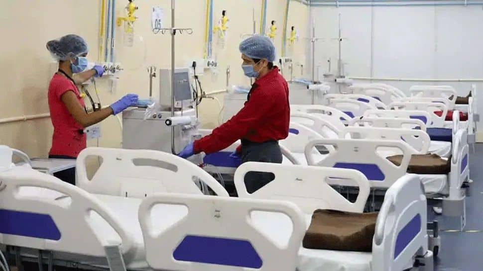 India records 2.58 lakh new Covid-19 cases, 385 deaths; Omicron tally reaches 8,209 