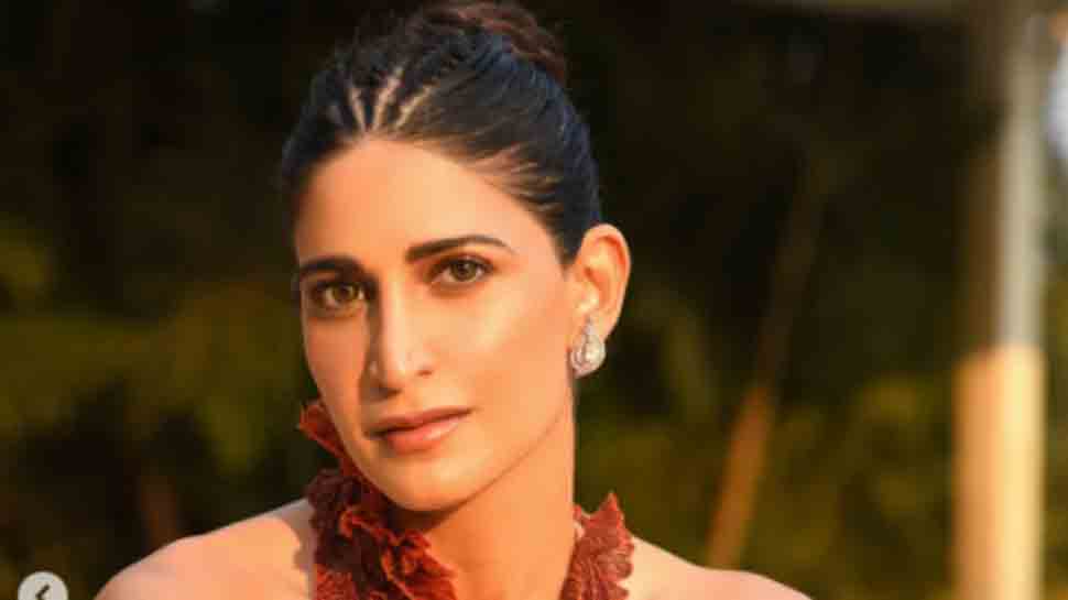 Aahana Kumra sets internet on fire with new HOT bikini photo, take a look