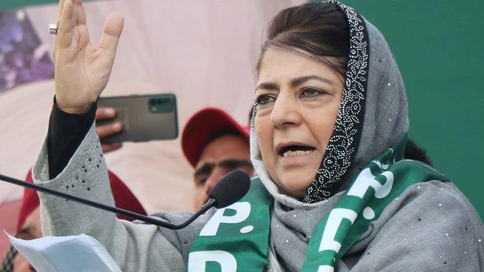 Getting rid of BJP will be a `greater azadi` than freedom from British rule: Mehbooba Mufti thumbnail