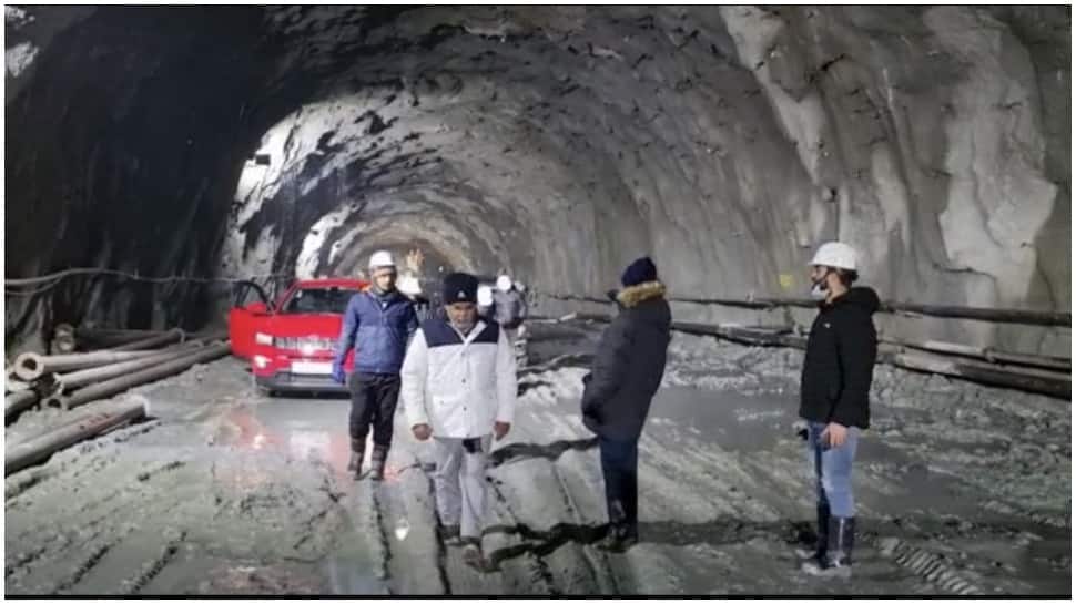 Ladakh: Zojila tunnel project continues despite sub-zero temperature