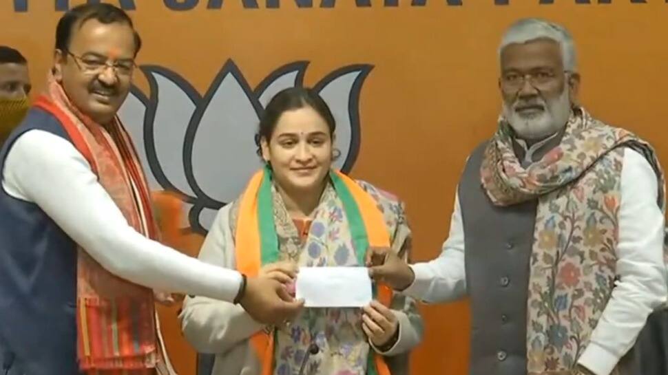 Aparna Yadav, daughter-in-law of Samajwadi Party supremo Mulayam Singh Yadav, joins BJP