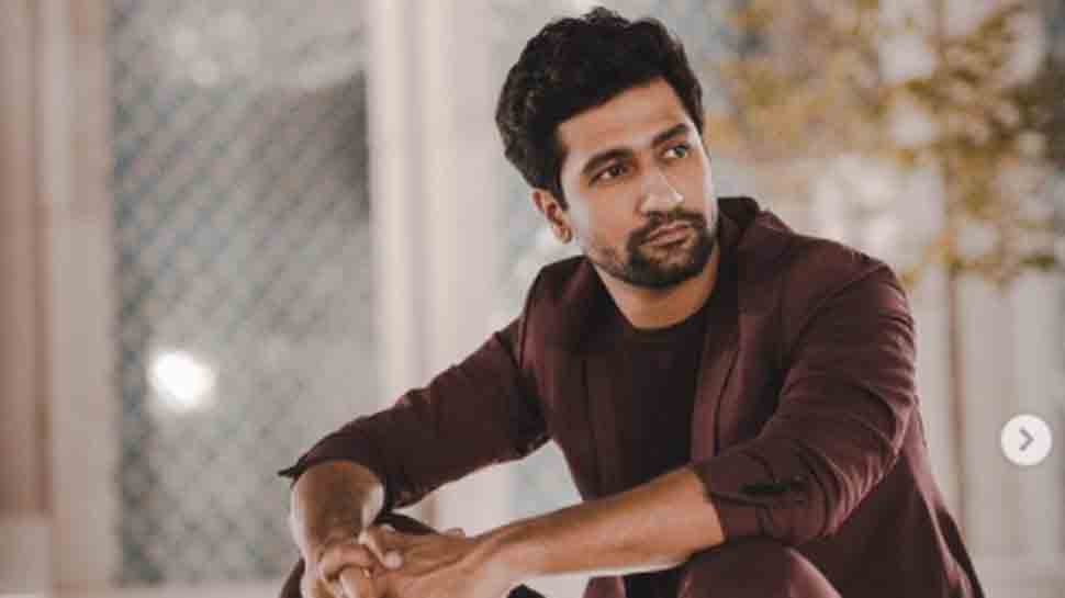 Vicky Kaushal plays cricket with crew on film sets in Indore with makeshift ‘chair’ stumps