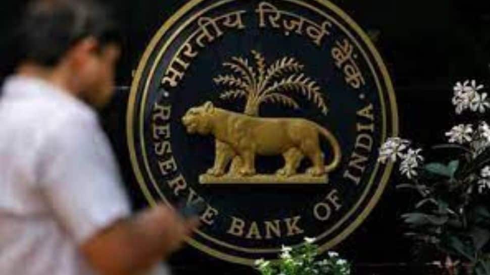 Digital payments record 40% annual growth at Sep-end 2021: RBI data thumbnail