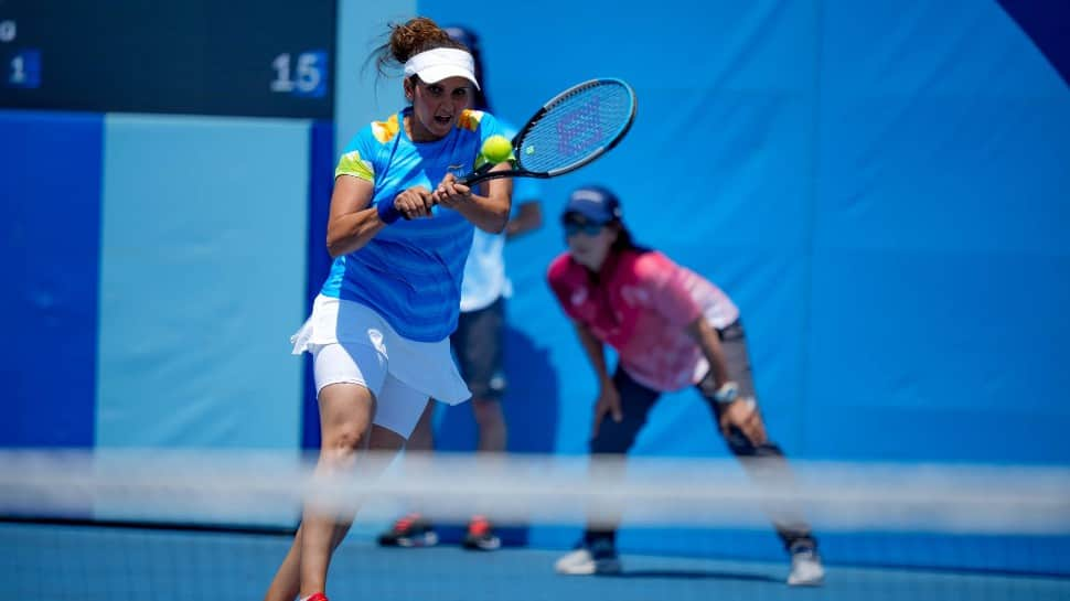 Sania Mirza reached top-30 in singles with 27 being her career best rank. Sania quit singles after a wrist injury to focus on doubles and enjoyed exceptional results. (Source: Twitter)