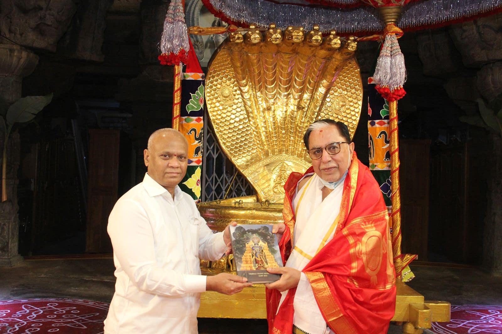 Rajya Sabha MP Dr Subhash Chandra offers prayers at Tirupati 