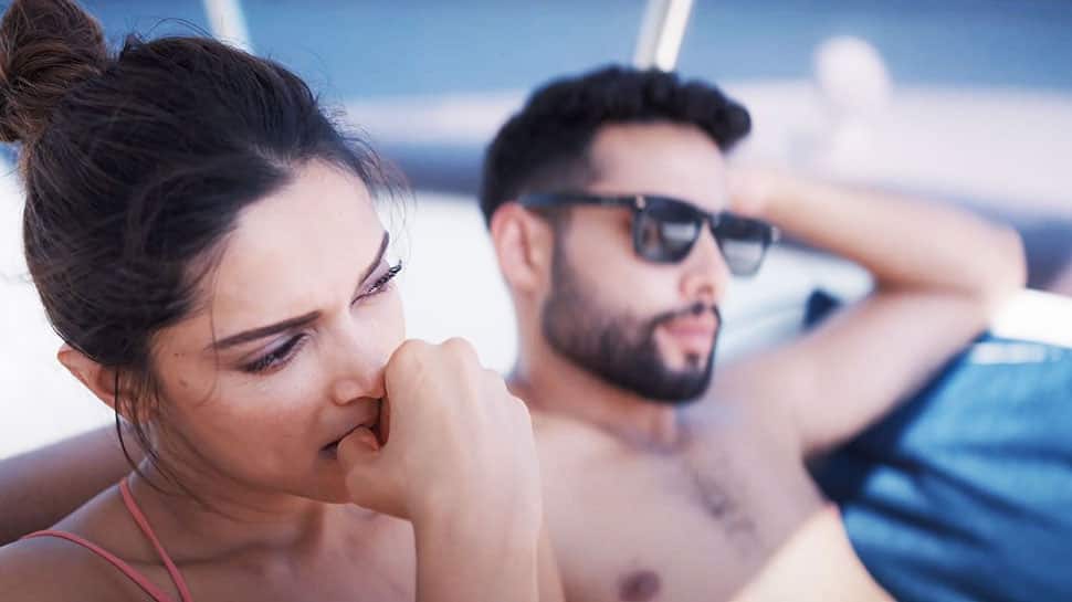 Deepika Padukon Sex Women Bathing - Moody, sexy and intense: Ranveer Singh reviews wifey Deepika Padukone's  'Gehraiyaan' trailer! | People News | Zee News
