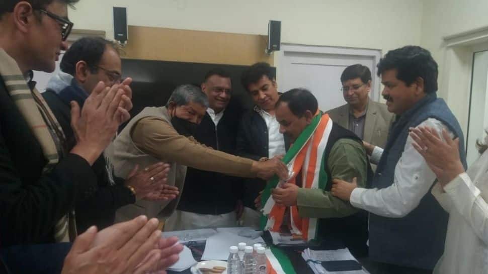 Expelled BJP minister Harak Singh Rawat, daughter-in-law join Congress ahead of Uttarakhand polls