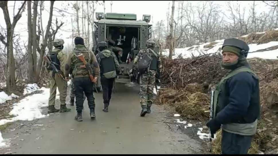 Encounter breaks out in Kashmir&#039;s Shopian, two terrorists trapped
