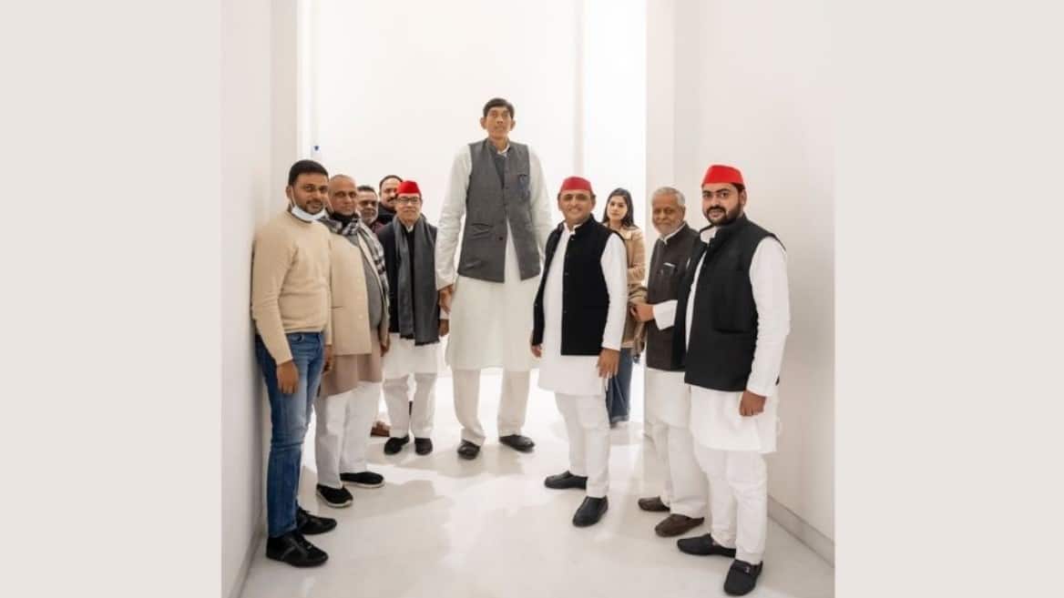 Dharmendra Pratap Singh, India&#039;s tallest man, joins SP ahead of UP polls