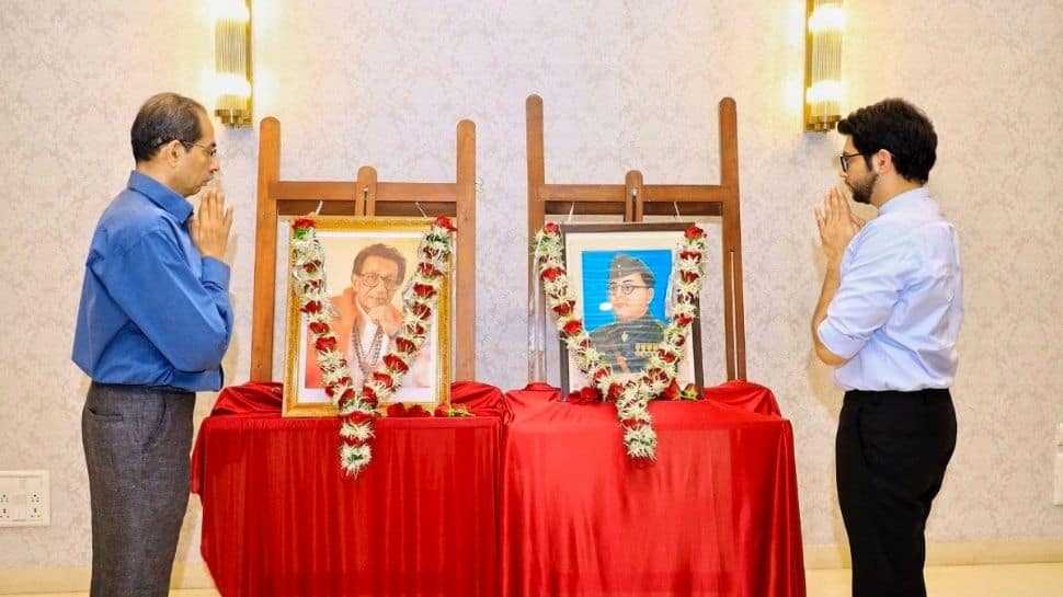 Maharashtra CM and Aaditya Thackeray paid tributes to Netaji 