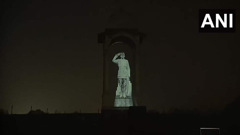 PM Narendra Modi inaugurates Netaji Subhas Chandra Bose&#039;s hologram statue