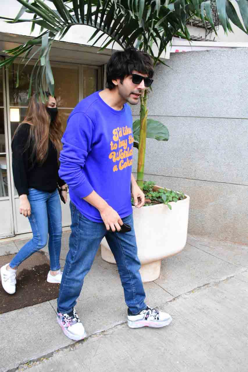 Kartik Aaryan papped outside restaurant