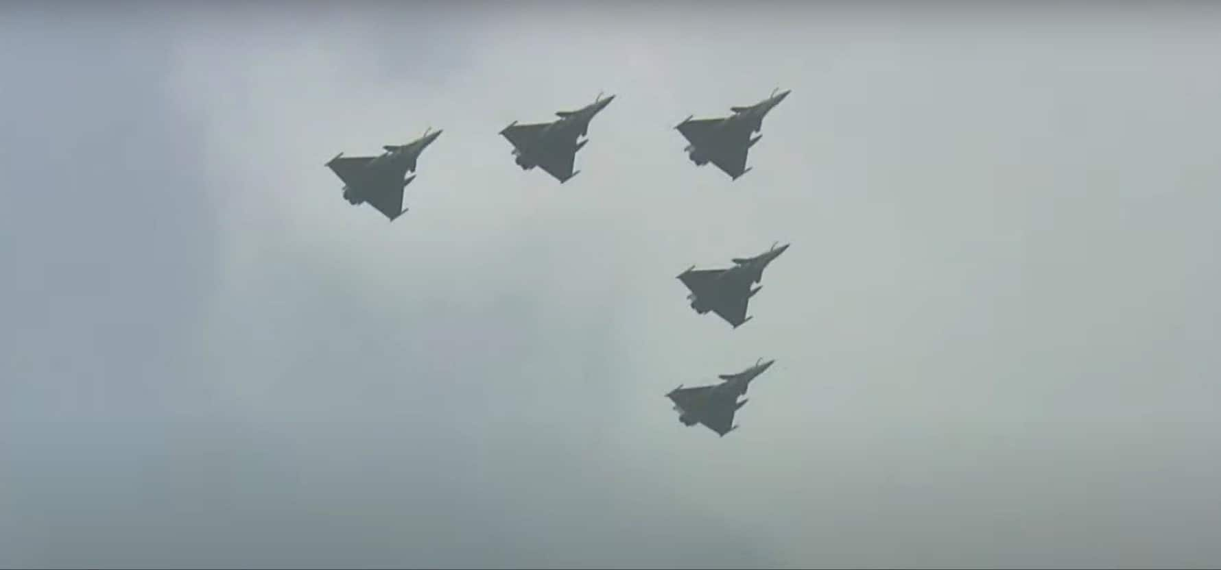 Arrow-head formation by IAF aircraft