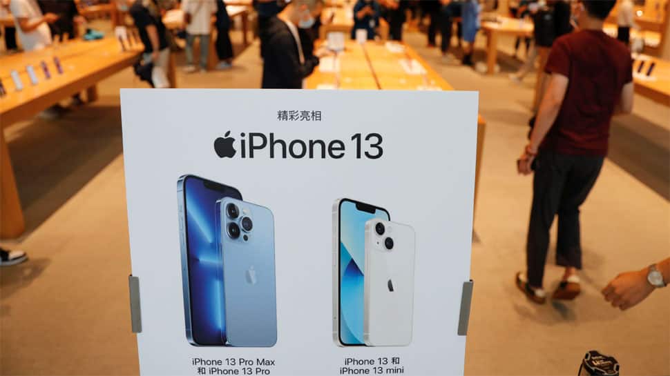 It's raining offers on iPhones -- Apple iPhone 12, iPhone SE, iPhone 13 get  massive price cut on Flipkart | News | Zee News