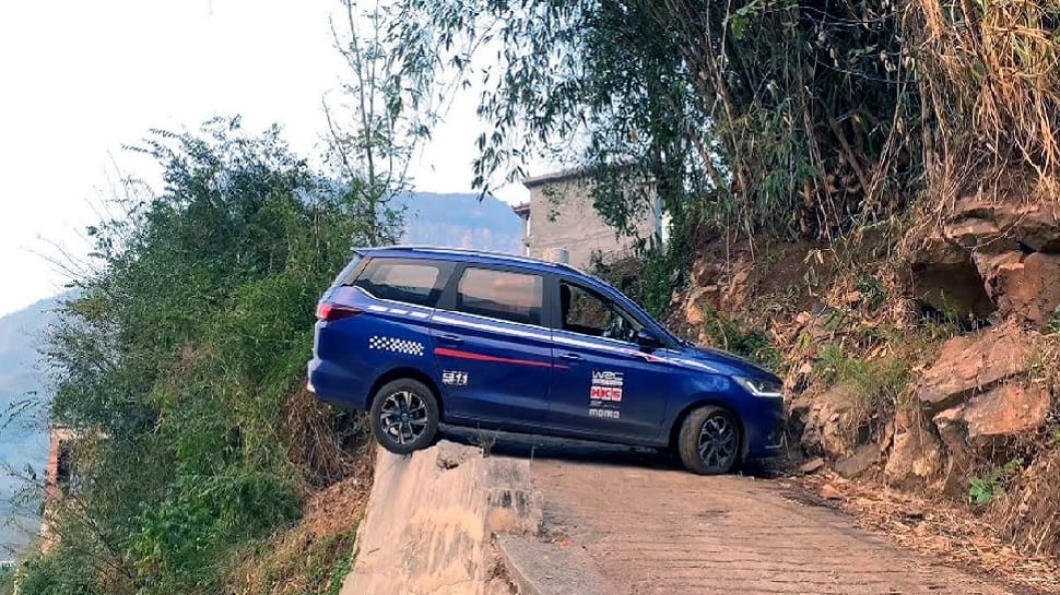 Watch: Incredibly skilled driver makes a U-Turn on this narrow hilly road