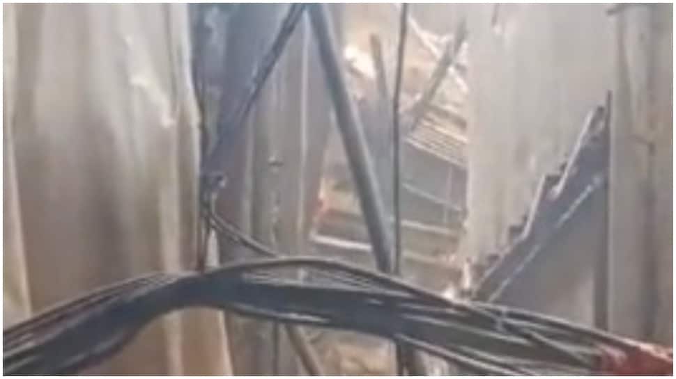 Mumbai: Seven injured after building collapses in Bandra