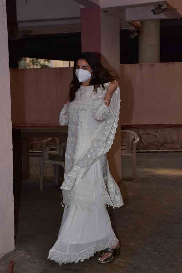 Alia Bhatt visits filmmaker Sanjay Leela Bhansal's Mumbai office 