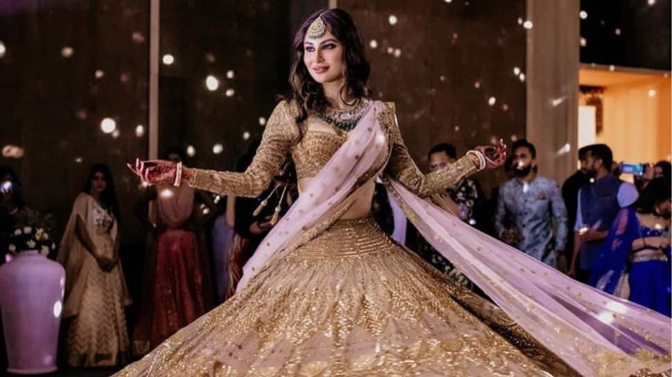 Mouni Roy in bright pink lehenga is simply beautiful as she celebrates  Diwali in Turkey - India Today