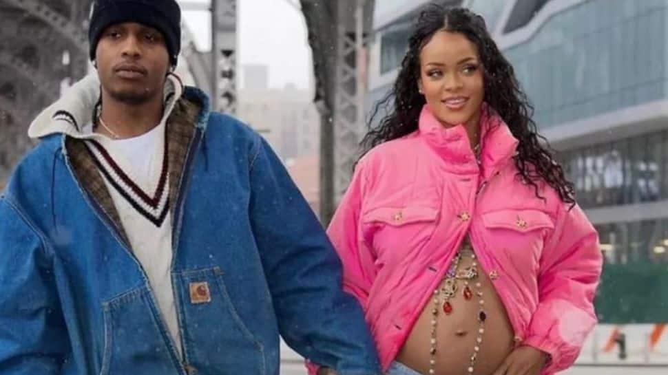 Rihanna to turn mother, flaunts her baby bumb with beau rapper A$AP Rocky, see pics