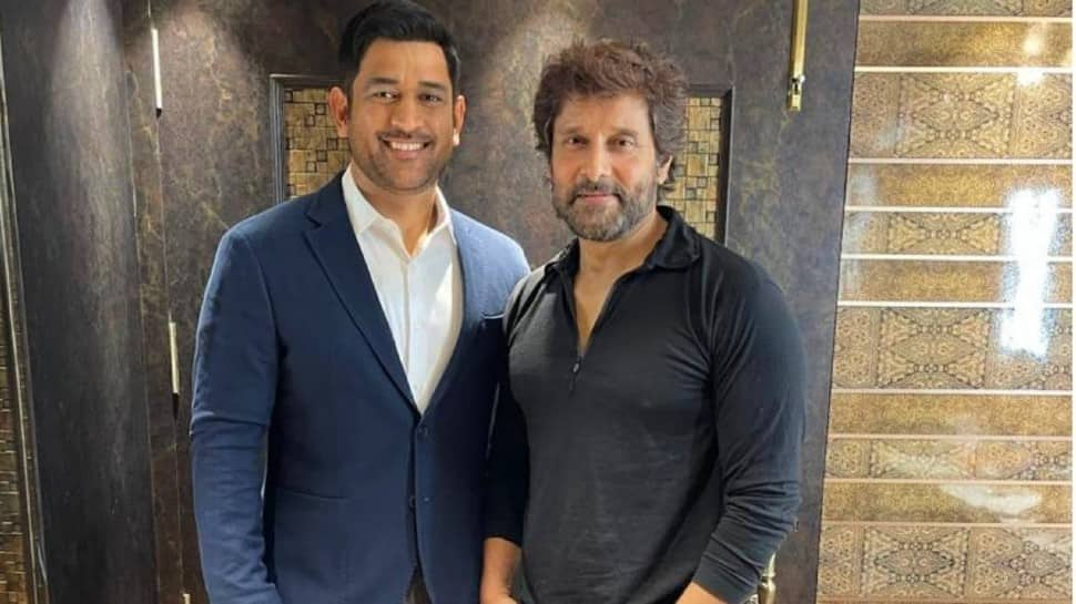 ‘Thala’ MS Dhoni meets ‘Chiyaan’ Vikram in Chennai ahead of IPL 2022 mega auction