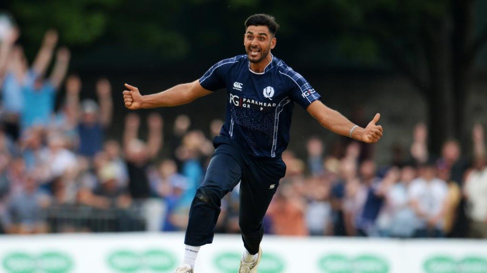 Safyaan Sharif is a Scotland pacer born in Yorkshire, England. Sharif is 30 years of age and has picked up 61 T20 wickets and 68 ODI scalps. (Source: Twitter)