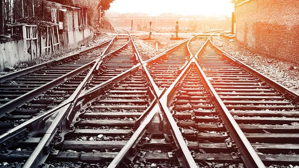 Don't believe Google Maps blindly, you can end up driving on railway track | Mobility News - Vimarsana News